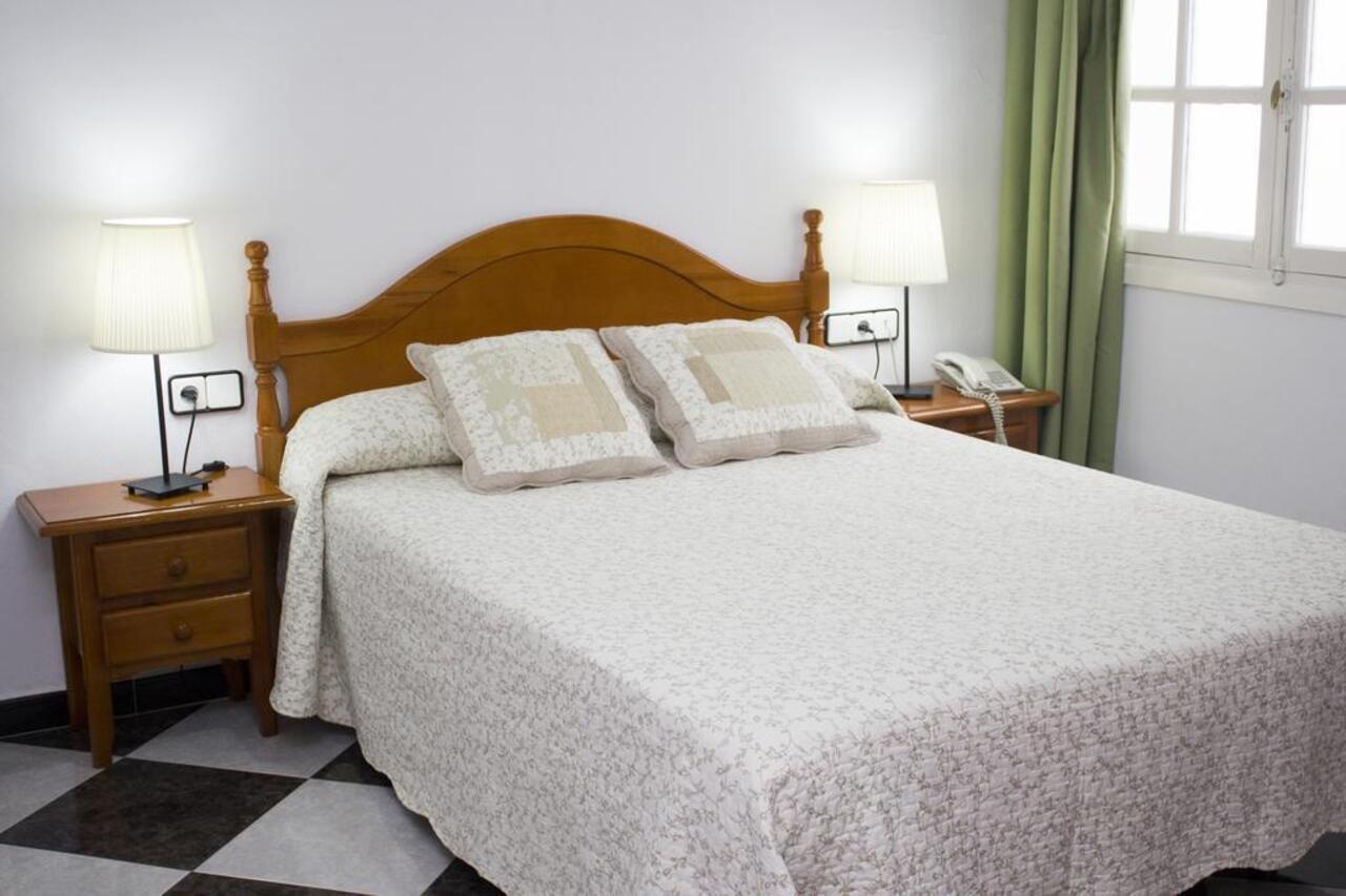 Hotel Oasis Conil De La Frontera Esterno foto