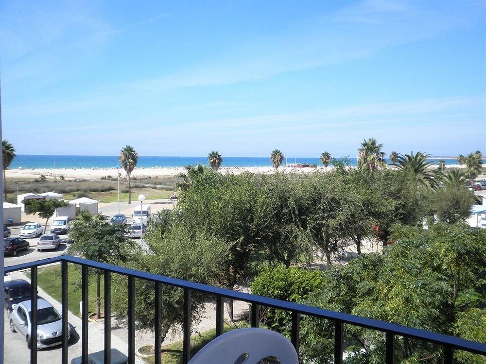 Hotel Oasis Conil De La Frontera Esterno foto