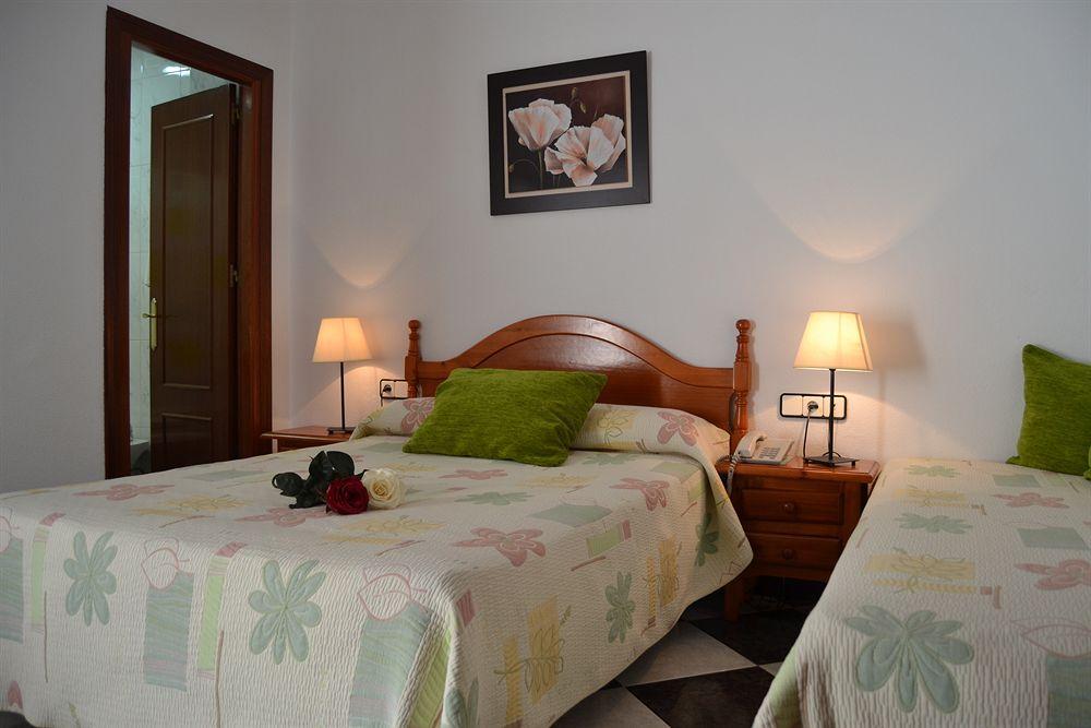 Hotel Oasis Conil De La Frontera Esterno foto